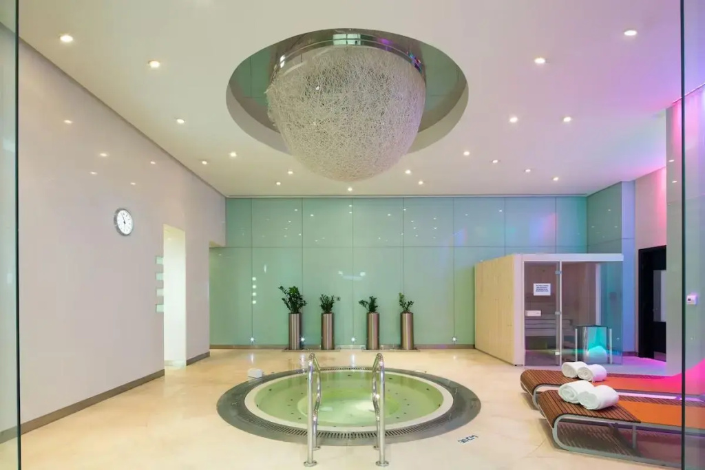 Lobby & Reception