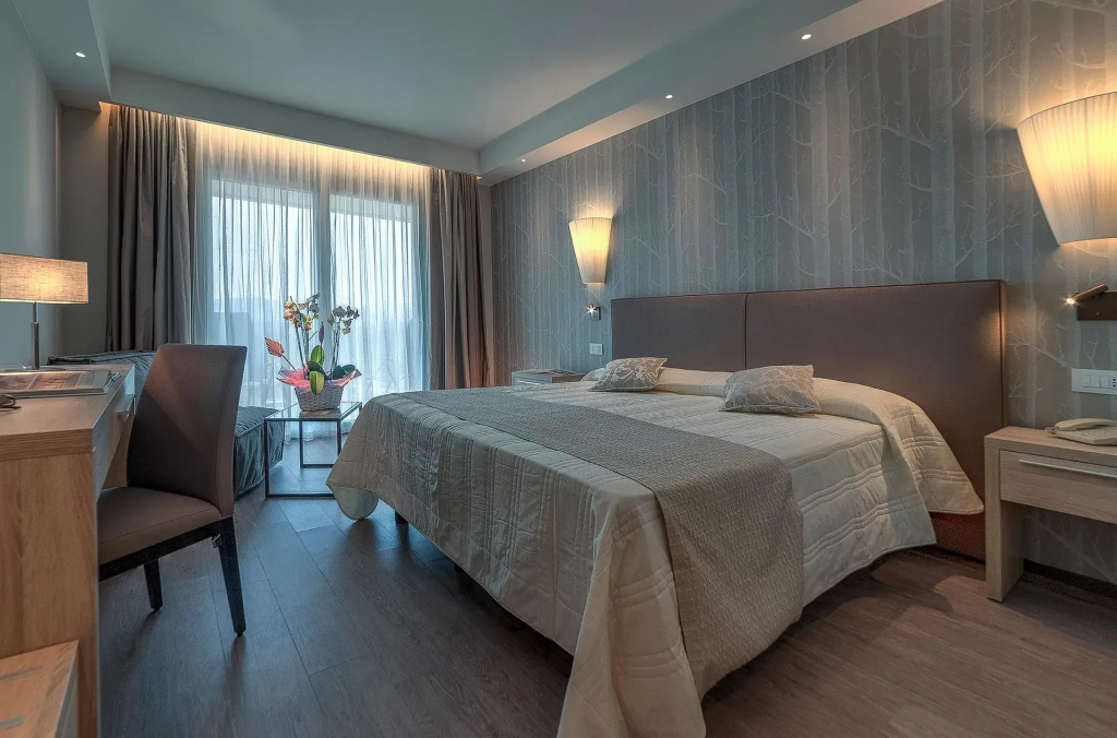 Modern Double room (full double bed)
