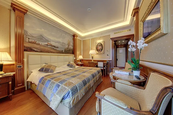Deluxe Double room with partial lake view or pool view (twin beds)