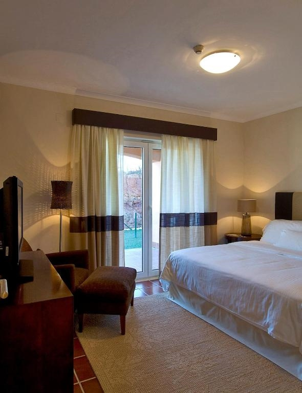 4 Bedrooms Villa