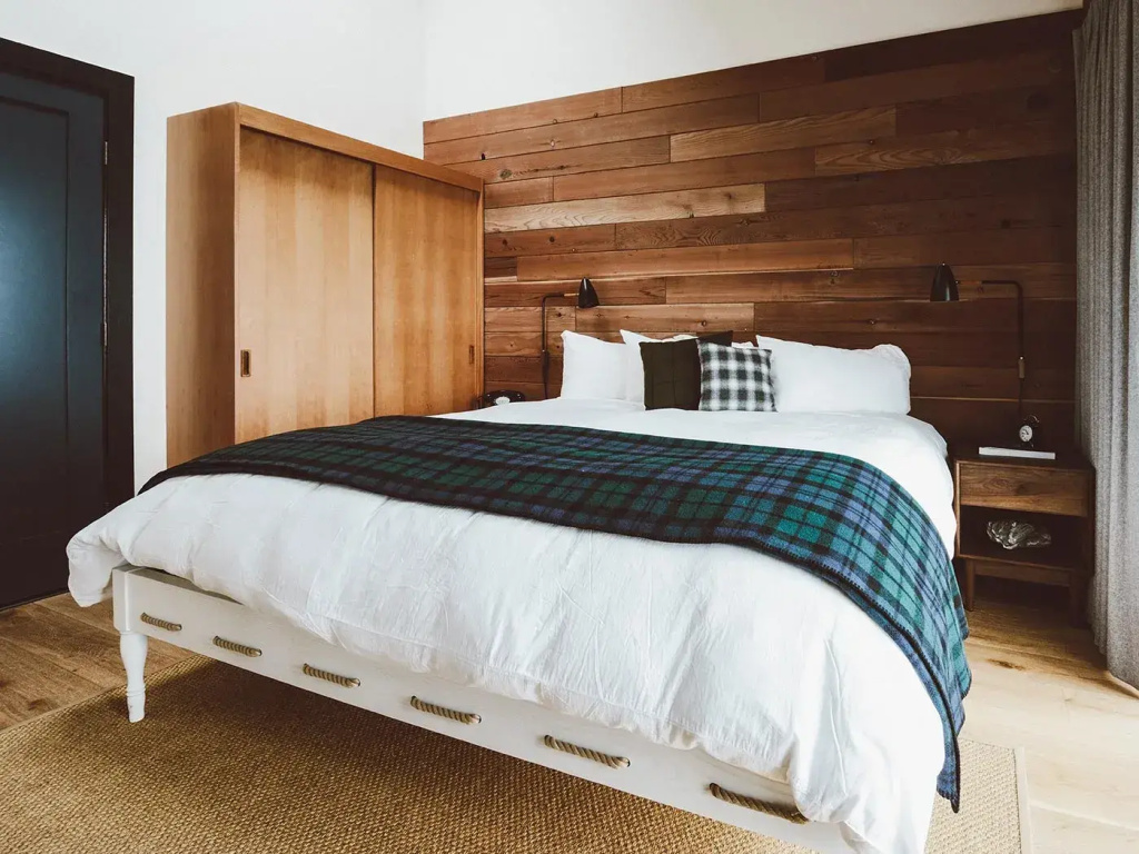 Double Ocean Suite (full double bed)