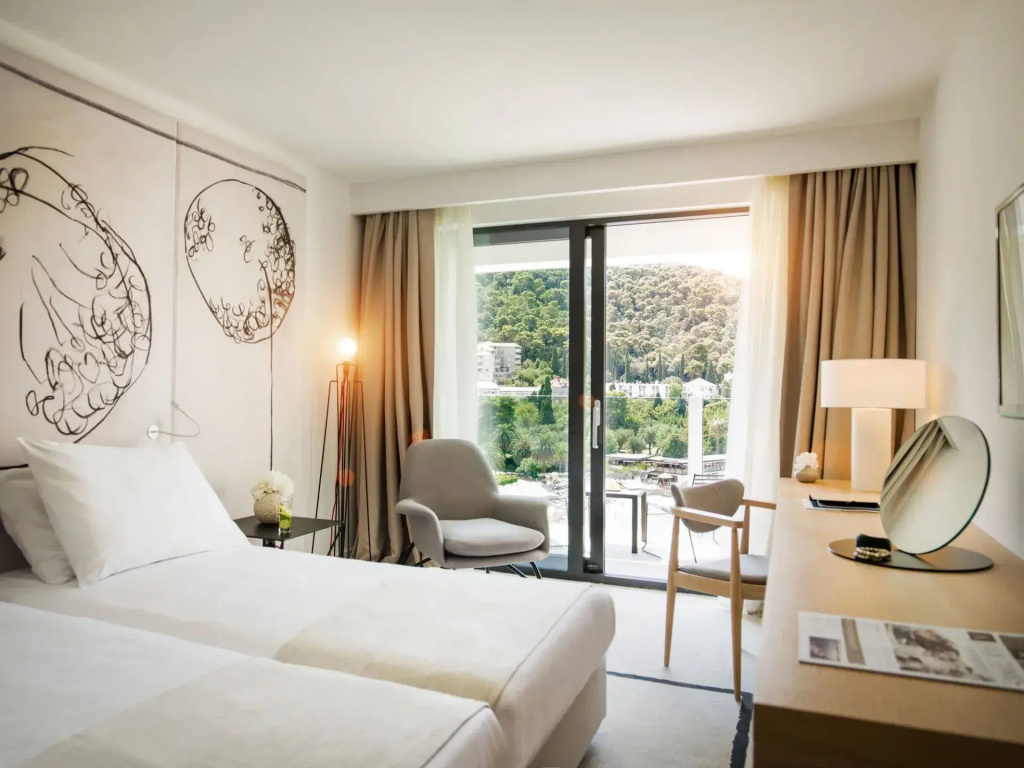 Deluxe Double room (full double bed)