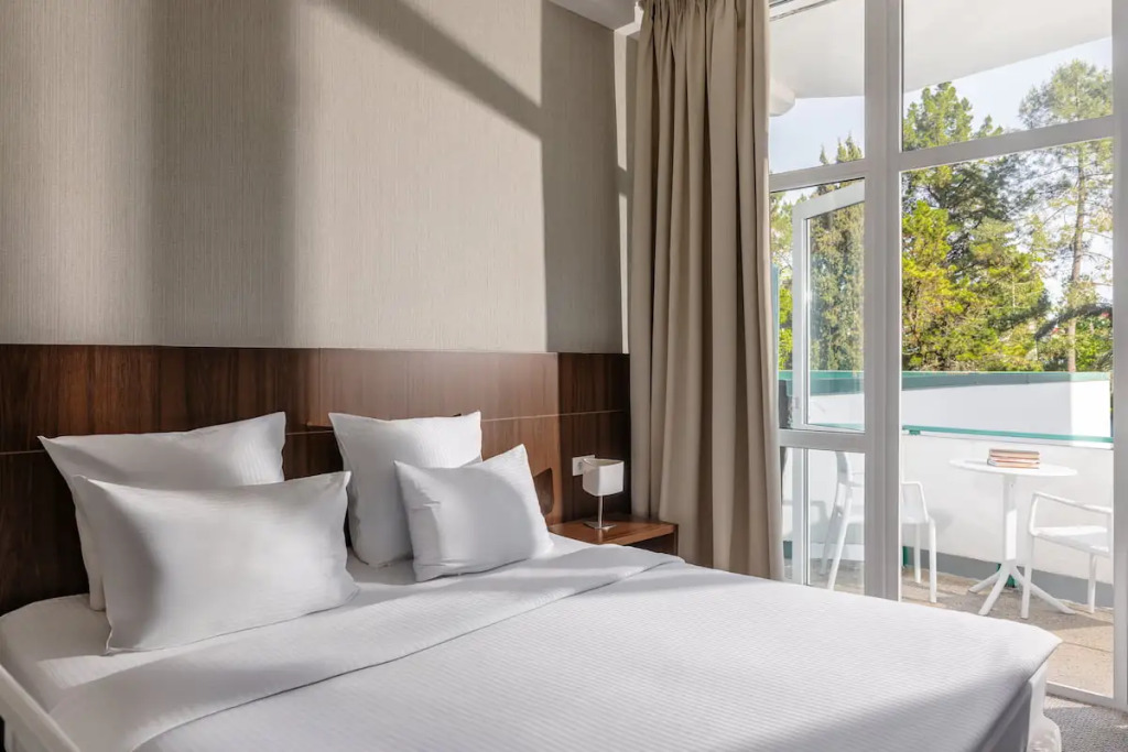 Четырёхместный семейный номер Standard в Знание