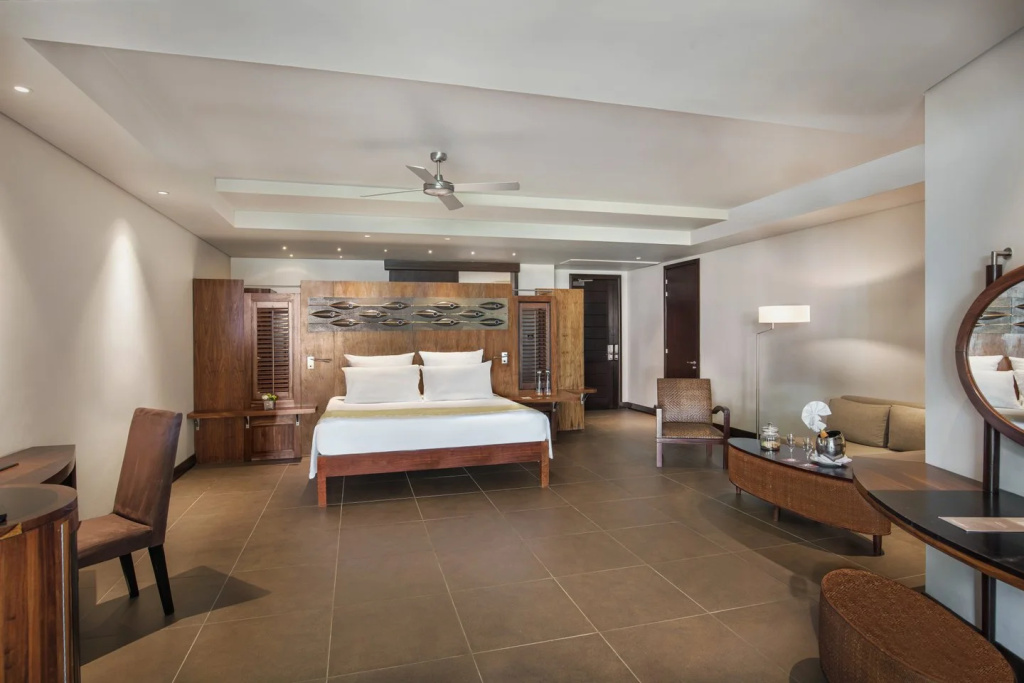 Beachfront with pool Suite