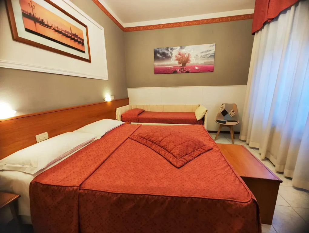 Standard Triple room