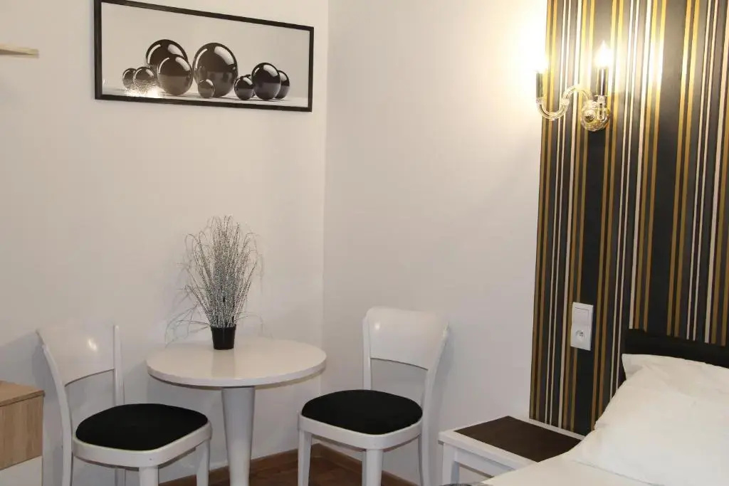 Double room (full double bed)