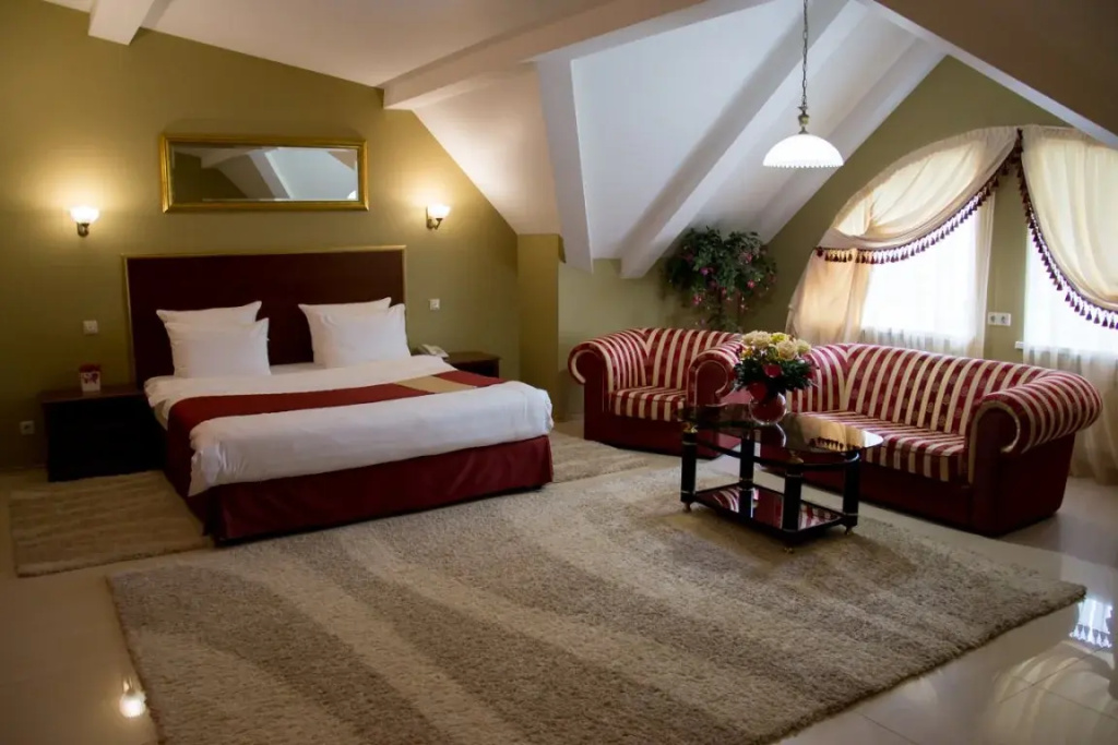 Prem'er Hotel Room Type - Increase size Double Attic Suite Studio with city view full double bed