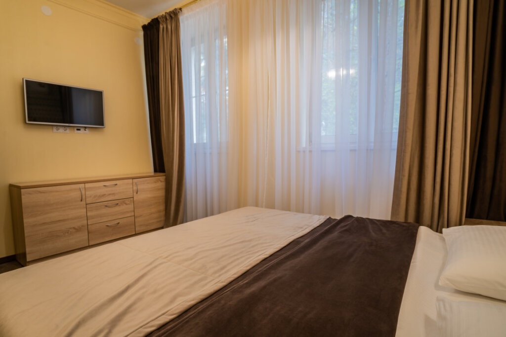 Четырёхместный номер (Малый корпус) Комфорт с балконом в Литфонд