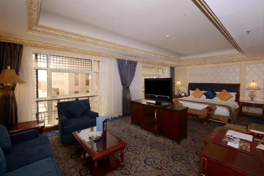 Double Suite (full double bed)