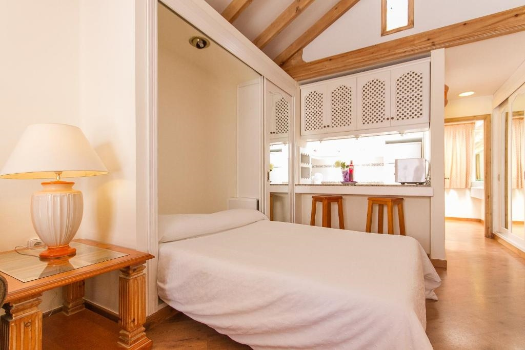 Double Studio (full double bed)