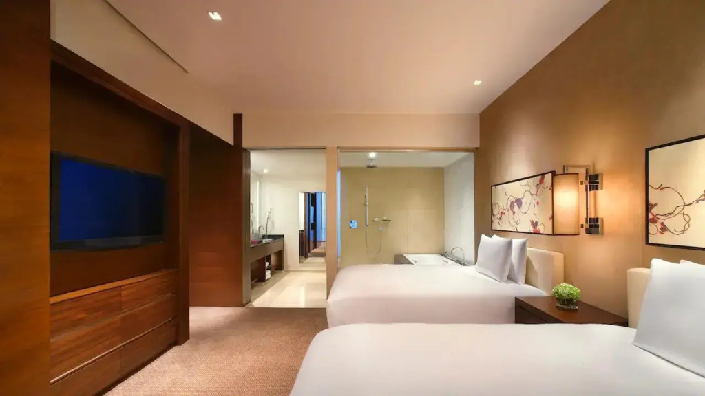 Grand Double Suite with fountain view (full double bed)