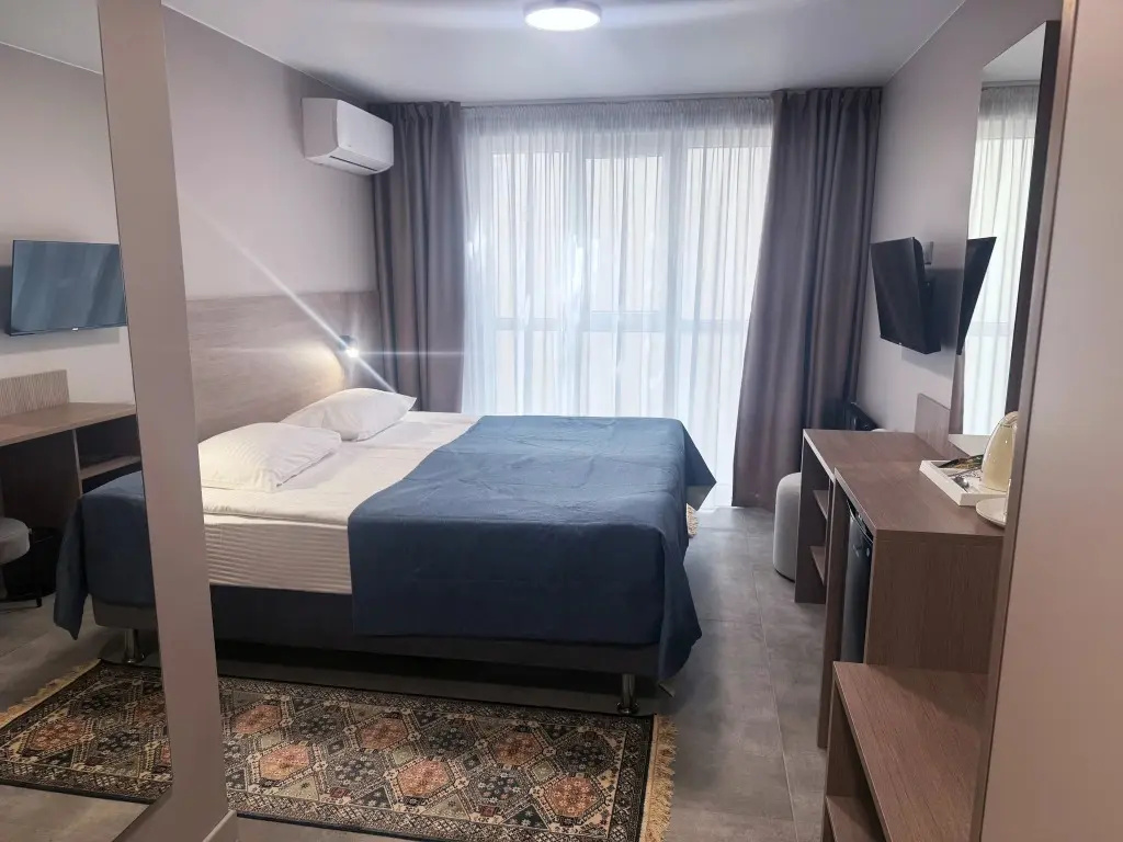 Magnoliya Hotel Room Type - Double room with city view twin beds