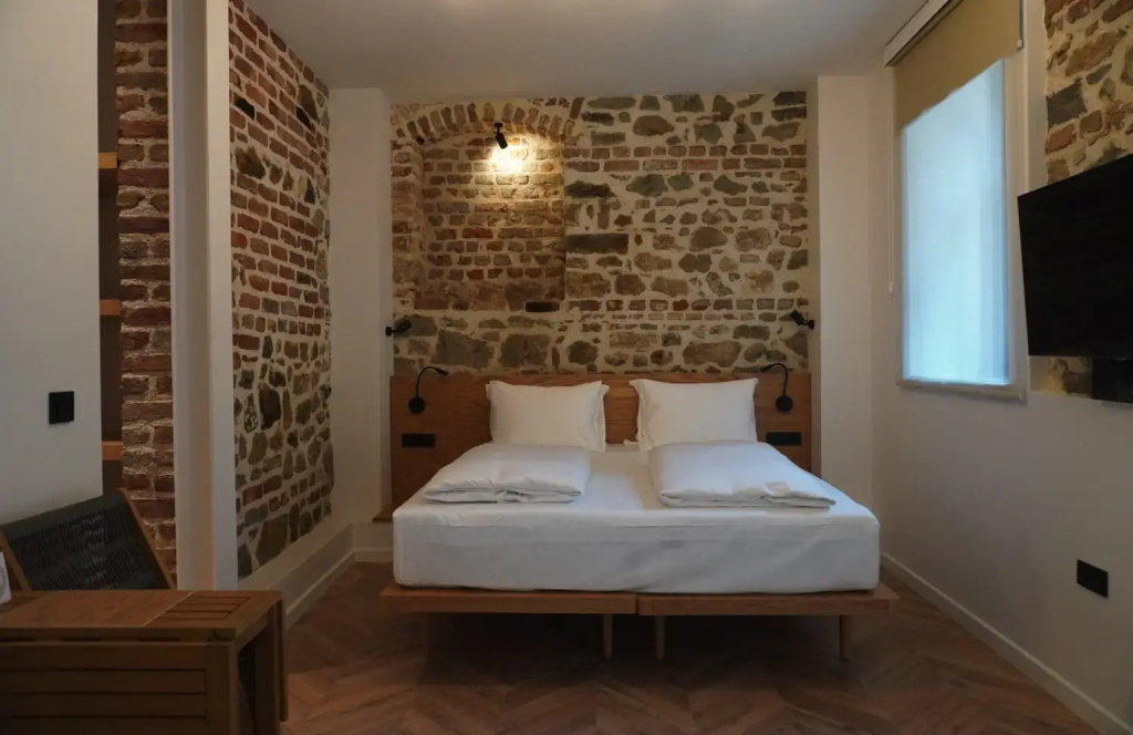 Small Additional building Double Studio (full double bed)