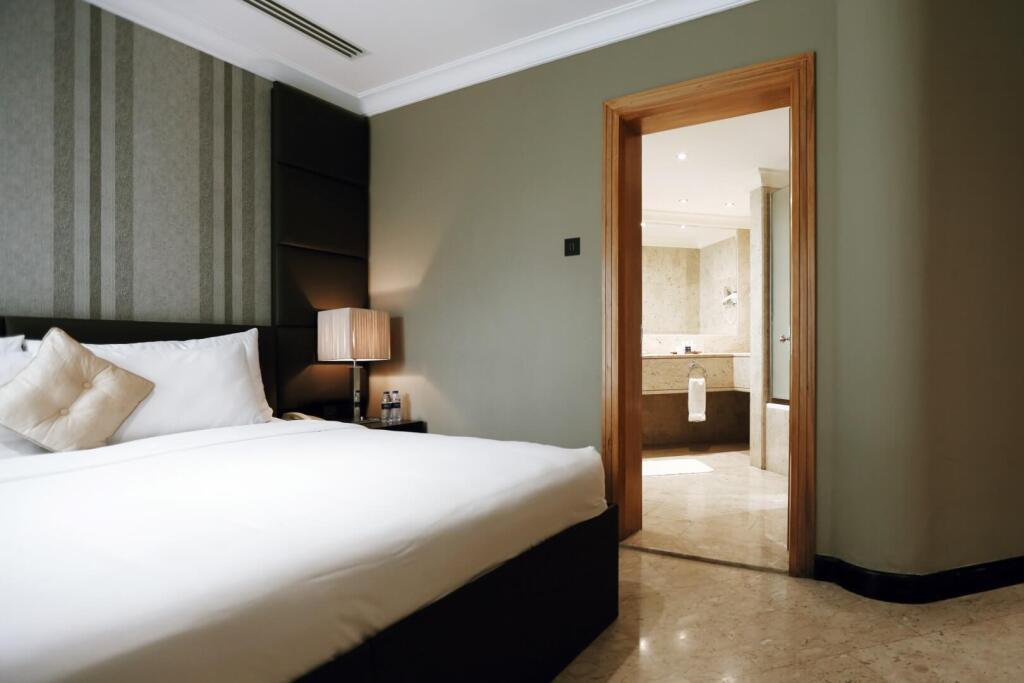 Dubai Marine Beach Resort & Spa