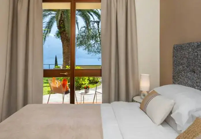 Double Miralago Suite (full double bed)