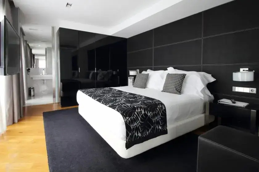 Double Suite (full double bed)
