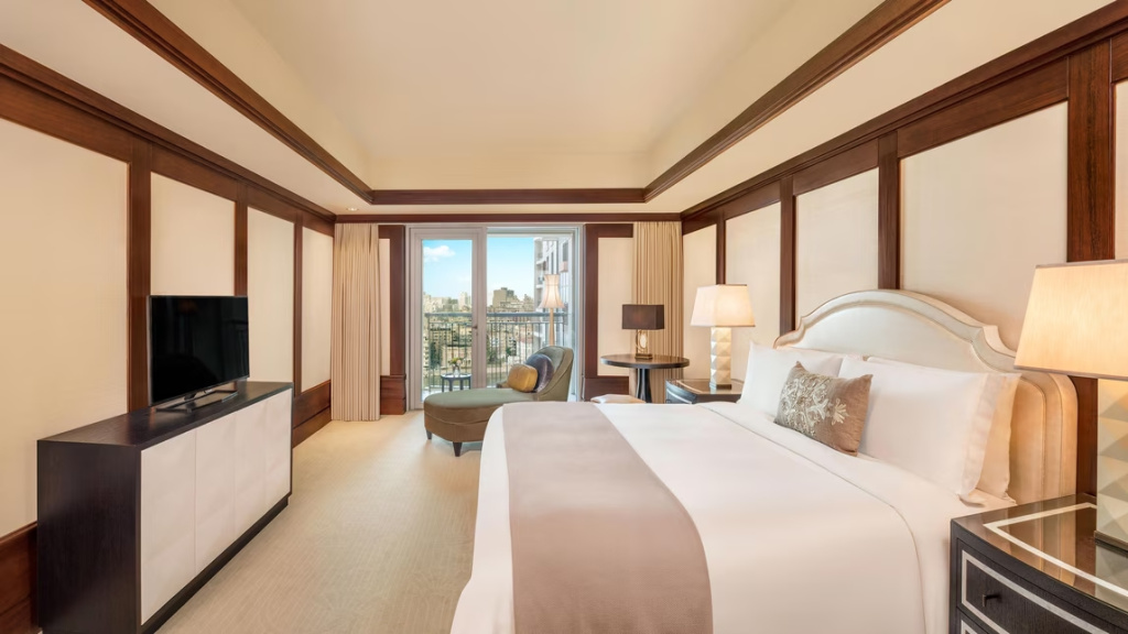 Astor Double Suite with balcony (full double bed)