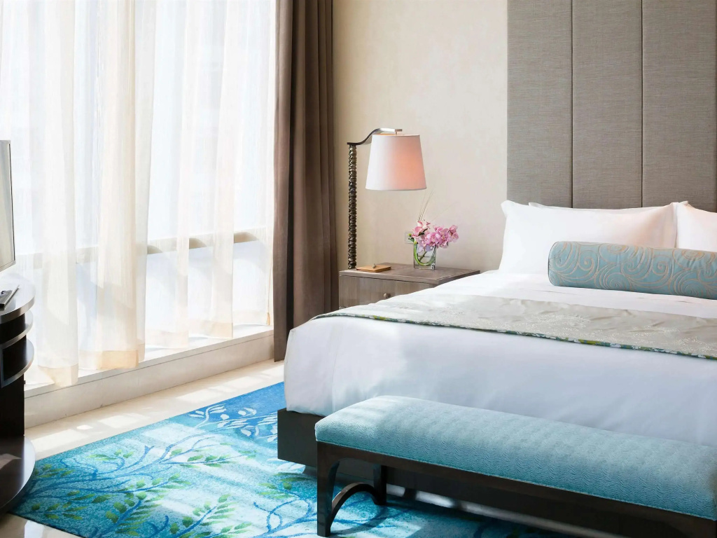 Raffles Double room with garden view (full double bed)
