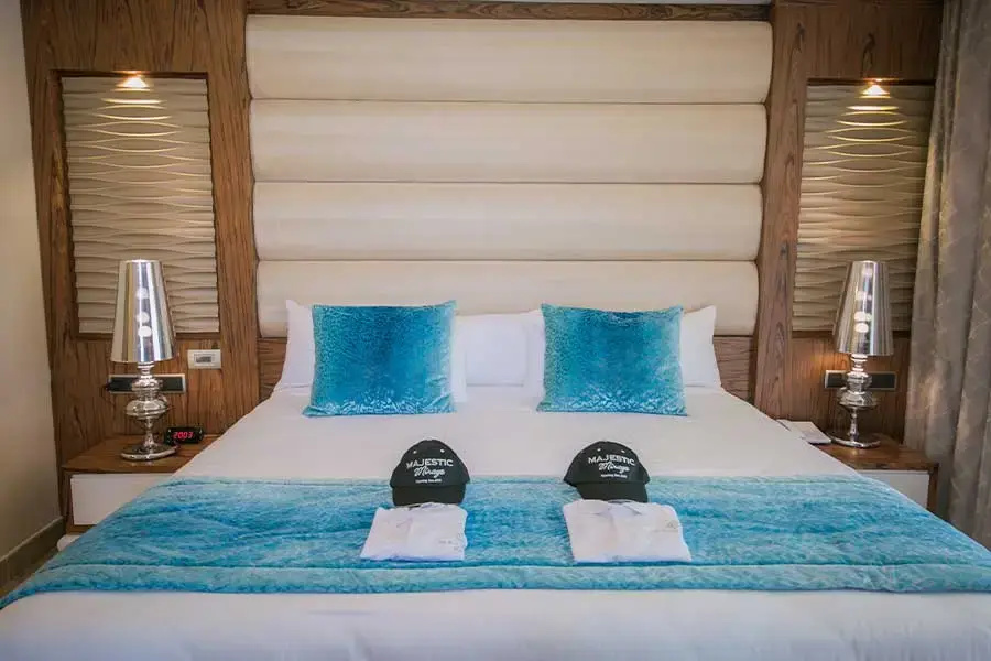 1 Bedroom Double Club Mirage Suite with Outdoor Jacuzzi 18+ (twin beds)