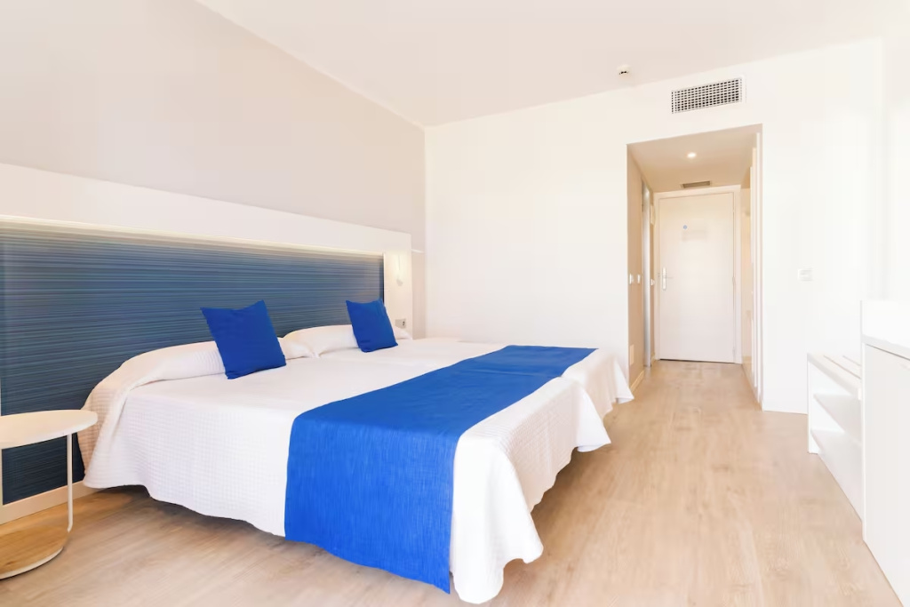 Superior Double room with partial sea view (twin beds)