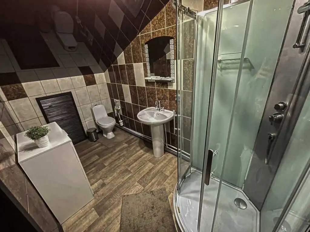 Двухместный номер Комфорт №5 двуспальная кровать в Пришвинъ