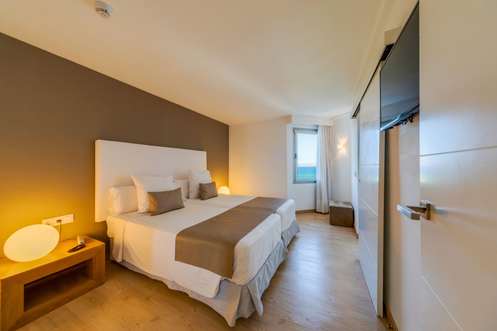 Double Suite with partial sea view (twin beds)