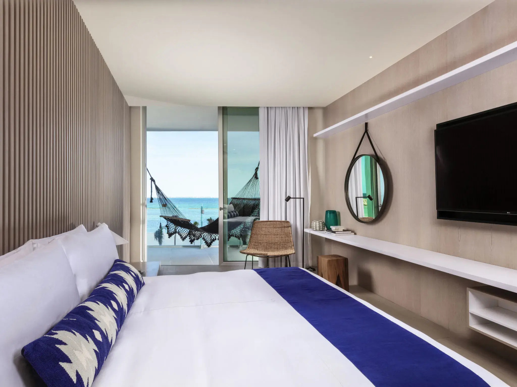 1 Bedroom Premier Double Suite oceanfront (full double bed)