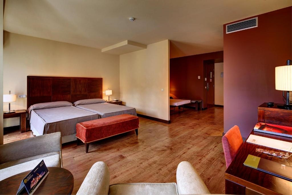 Grand Hotel Ciudad De Barbastro - Chambres