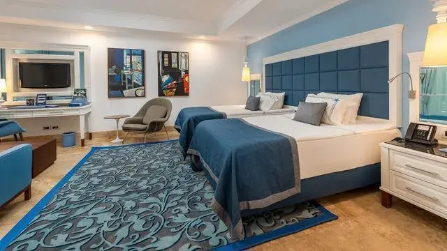 3 Bedrooms Azure Lake Villa