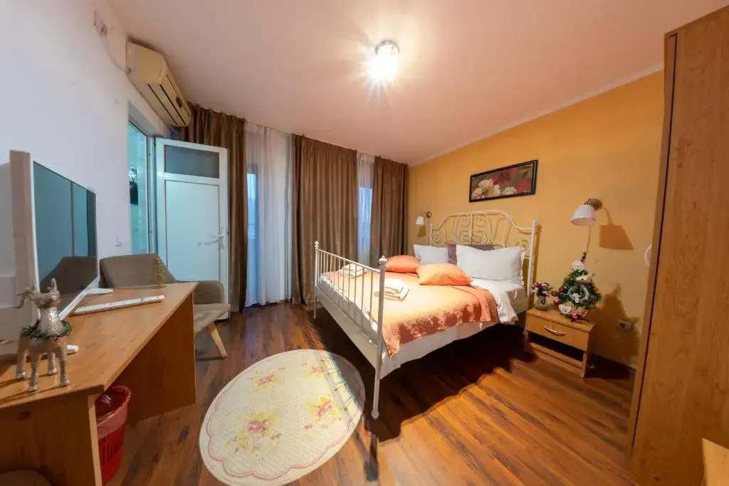Standard Double room with balcony and with view (full double bed)