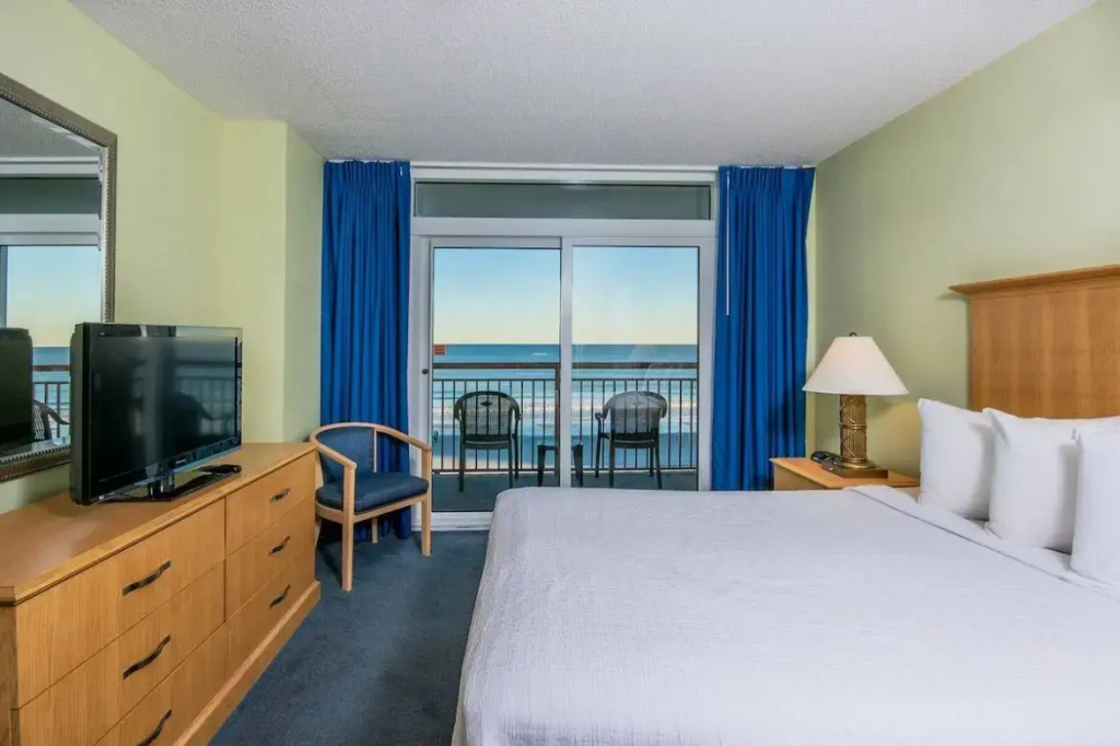 2 Bedrooms Deluxe Condo oceanfront