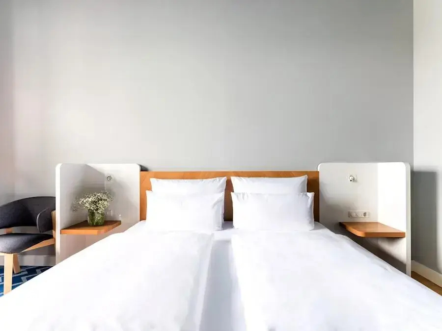 Medium Double room with balcony (full double bed)