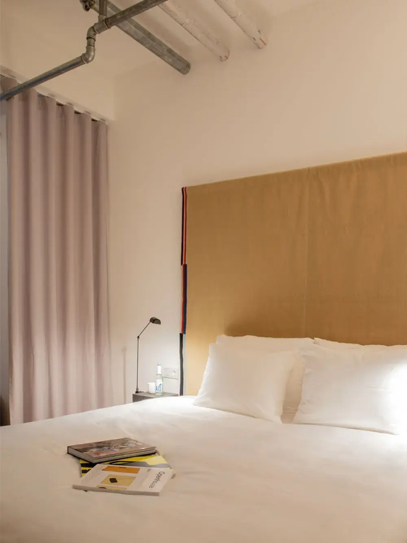 Double Downtown Apartment (full double bed)