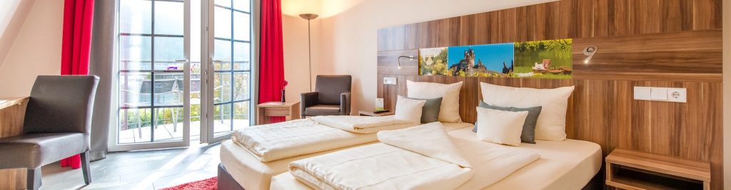 Double room with balcony and River Side (full double bed)
