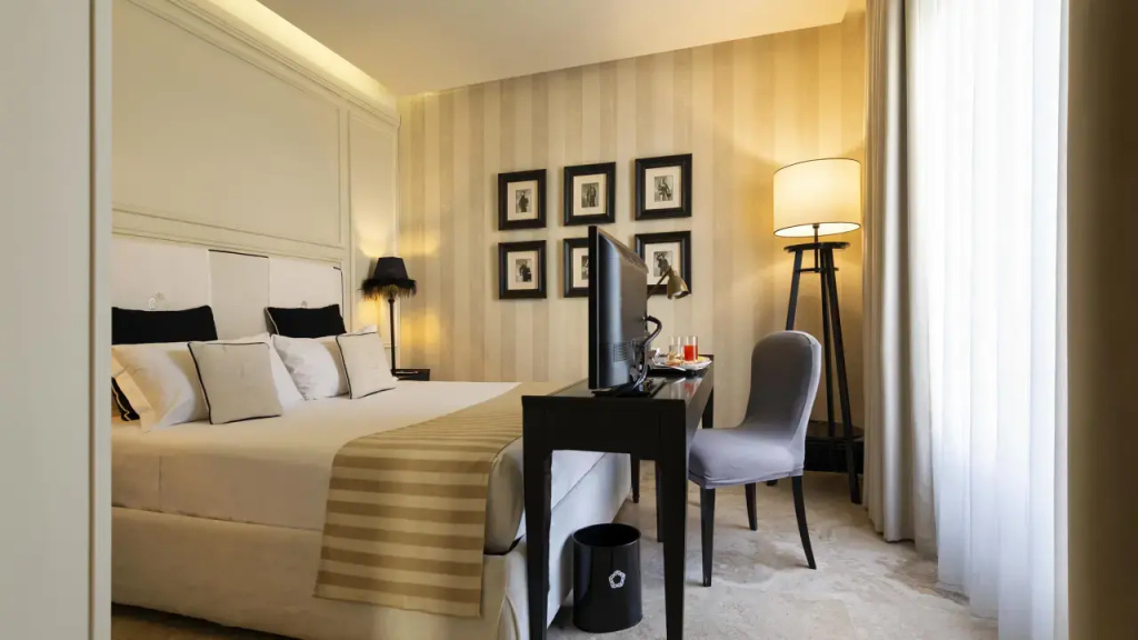 Classic Double room (full double bed)