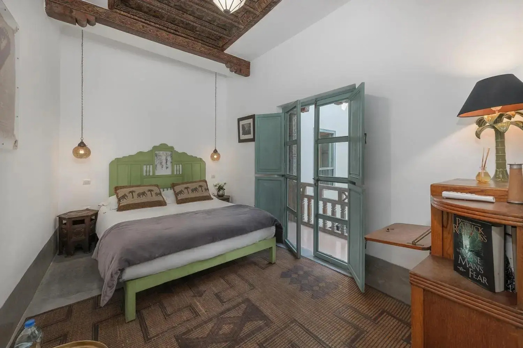 Poivre Double room (full double bed)