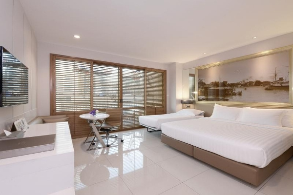 Deluxe Double room with balcony (full double bed)