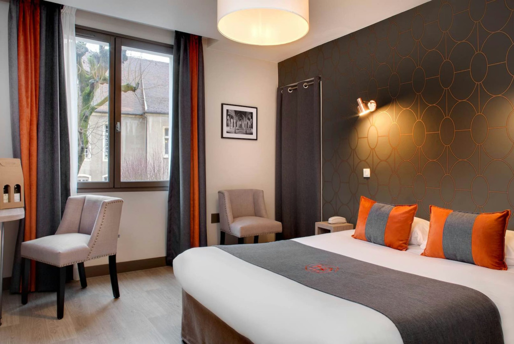 Double room (full double bed)