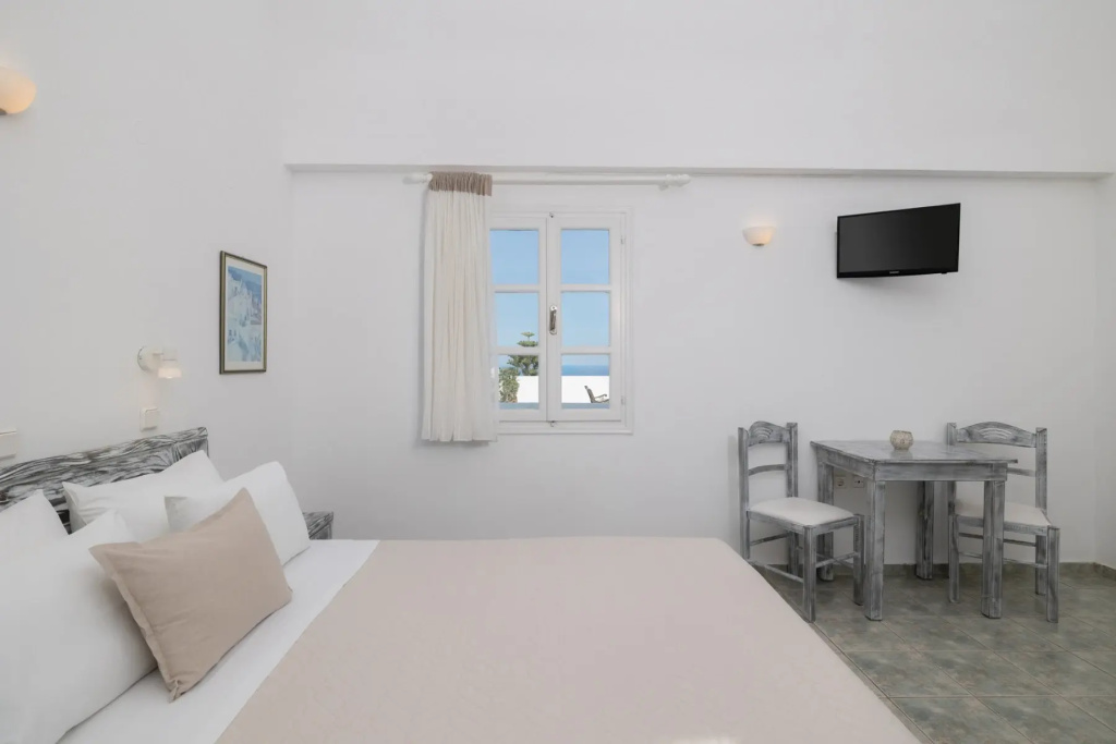 Double Small Suite with Jacuzzi (full double bed)