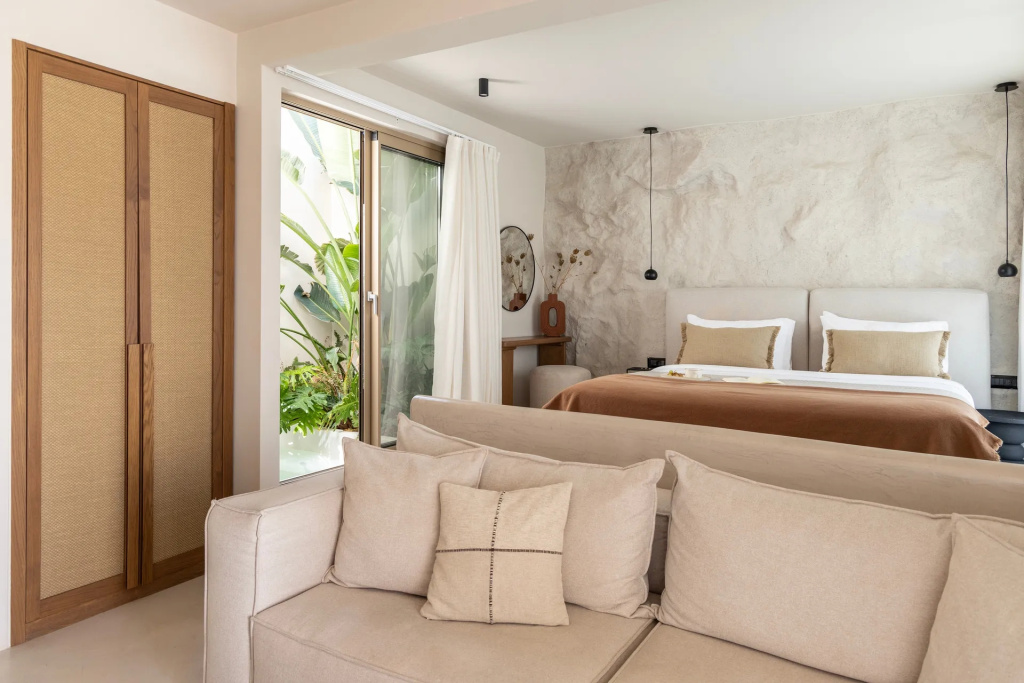 Double Suite (full double bed)