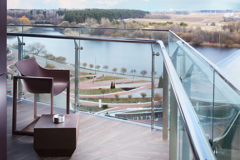 Люкс Presidential с балконом и с видом на реку в Minsk Marriott Hotel