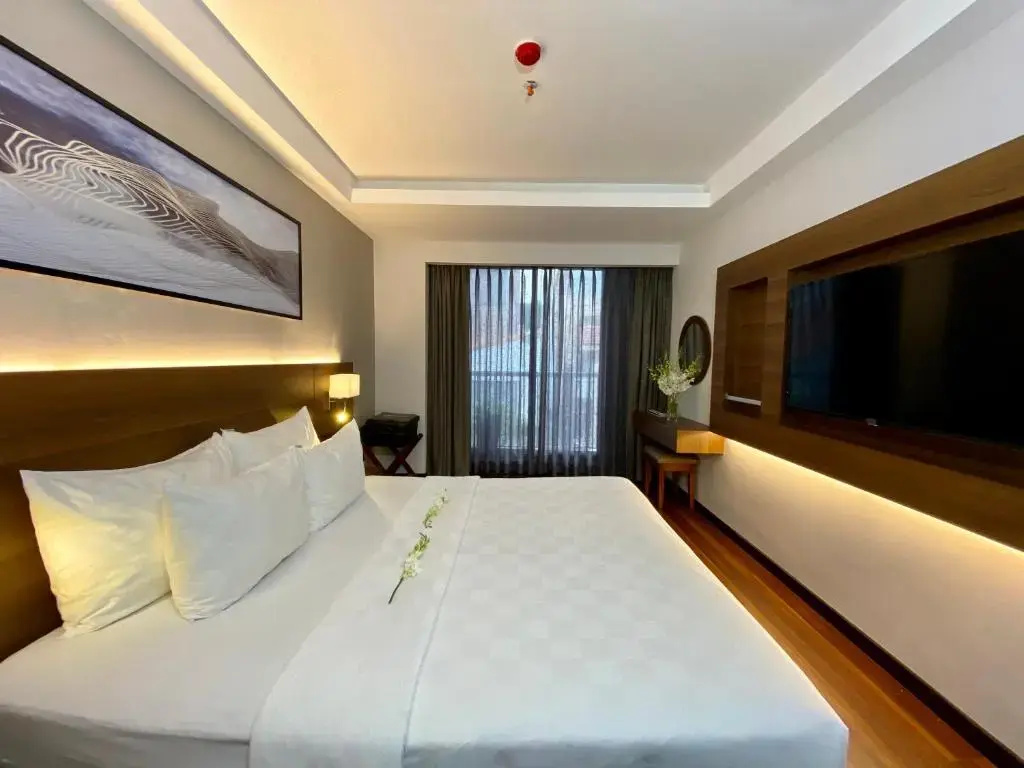 Deluxe Alley View Double room full double bed