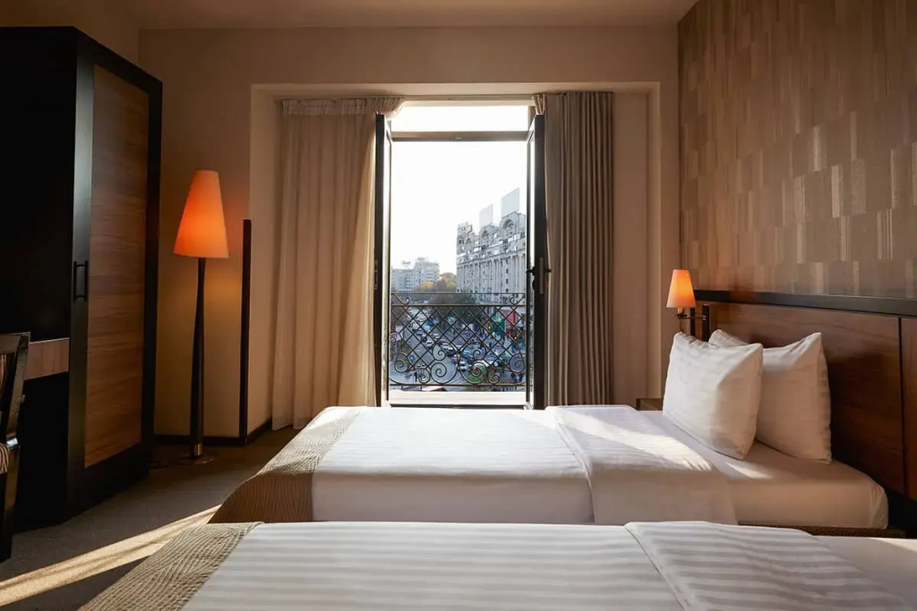 Standard Double room with street view (twin beds)