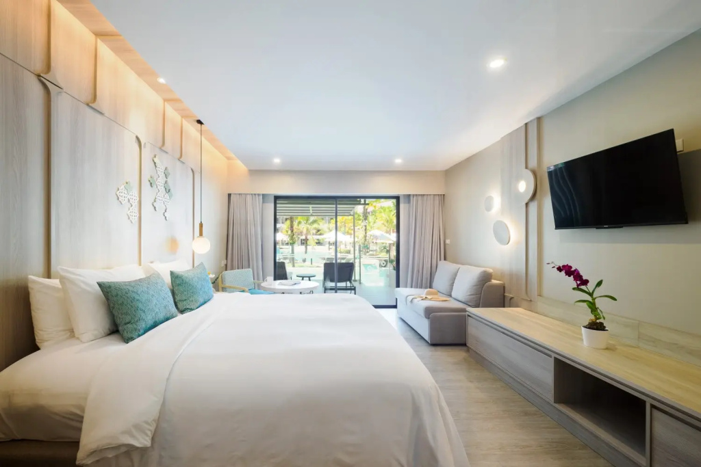 Pool Access Double room (full double bed)