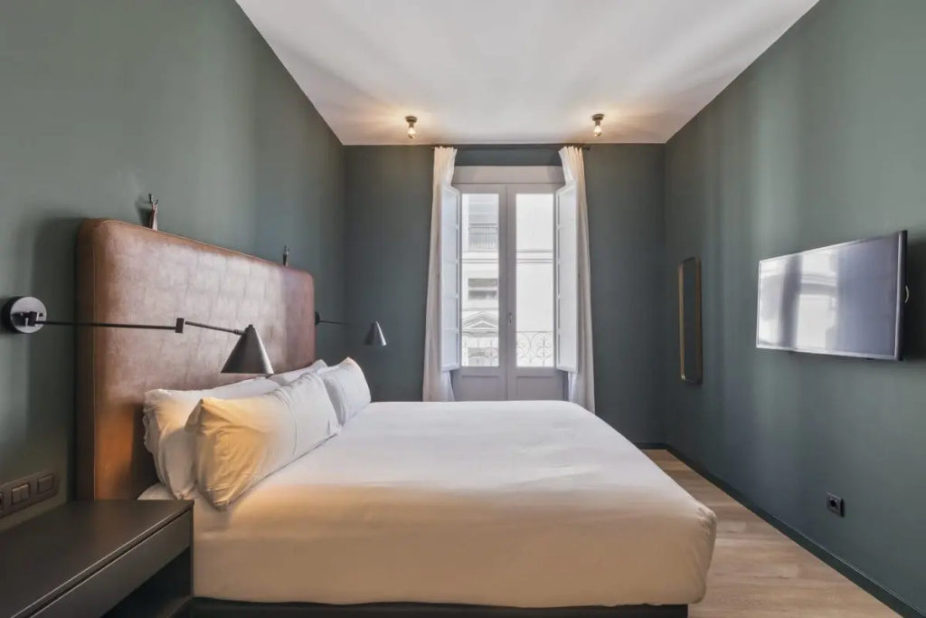 Deluxe Double room (full double bed)