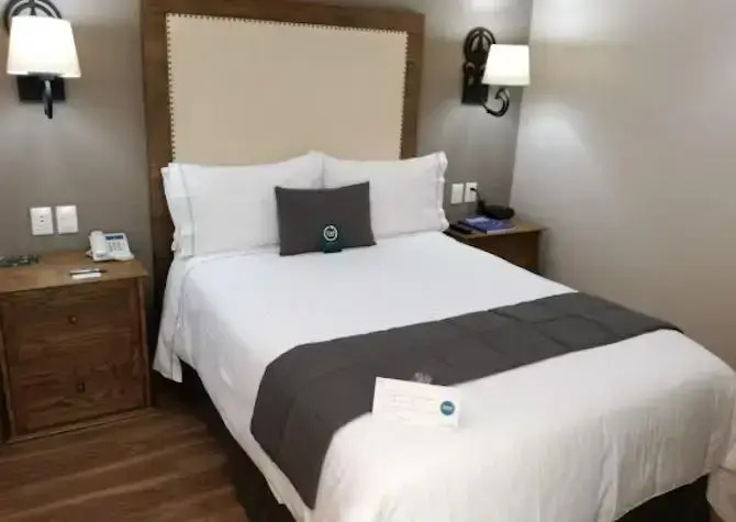 Deluxe Double room with balcony (full double bed)