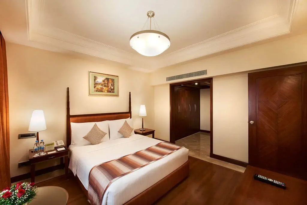 Double Studio Apartment Suite full double bed