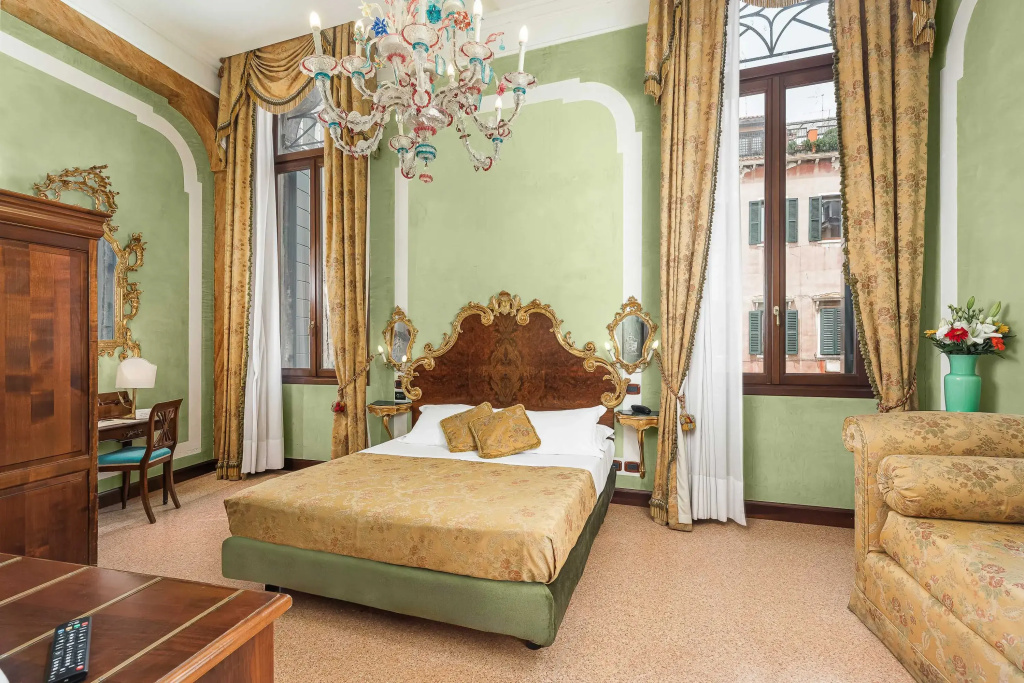 Superior Triple room