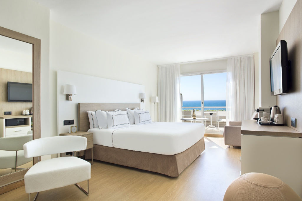 Grand Premium Double room with balcony (full double bed)