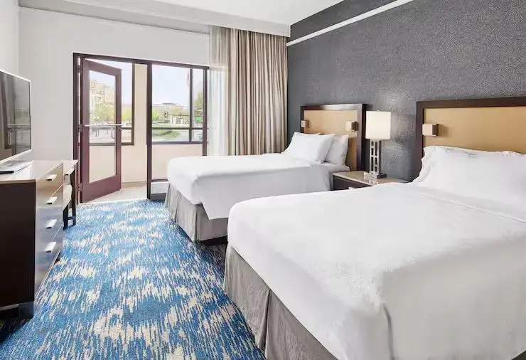 Embassy Suites by Hilton Alexandria Old Town - Chambres